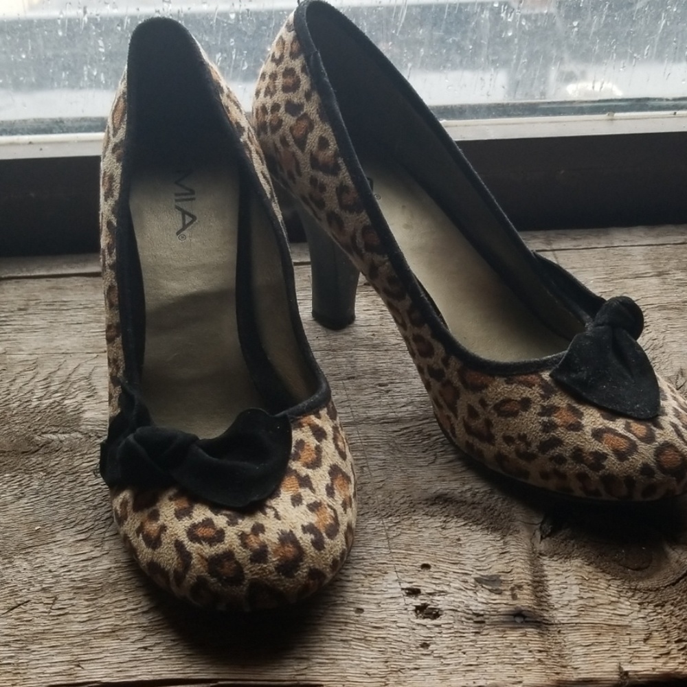 Faux suede leopard heels